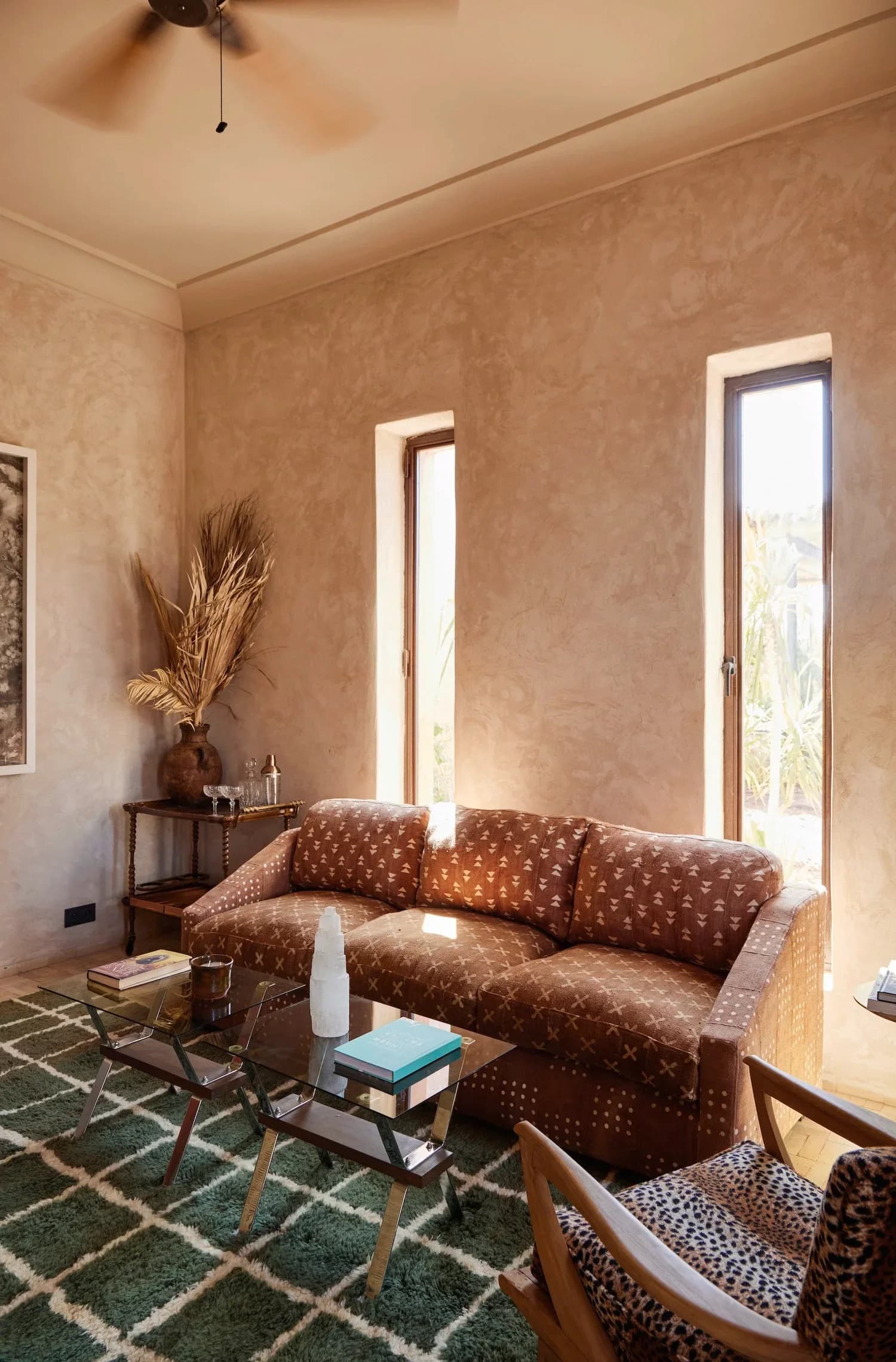 The Cactus Suite lounge: a Beni rug