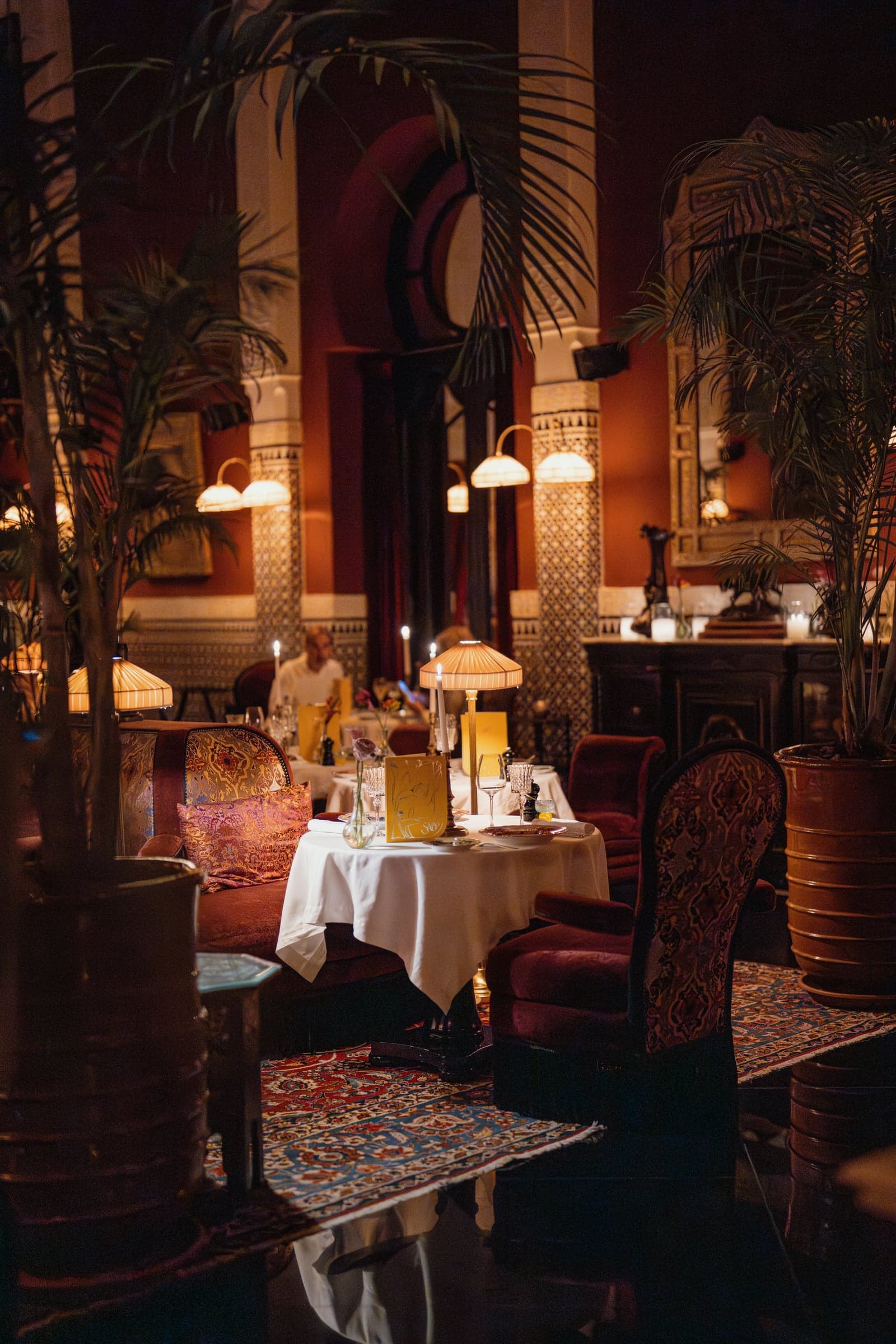 The dining room beneath the open roof